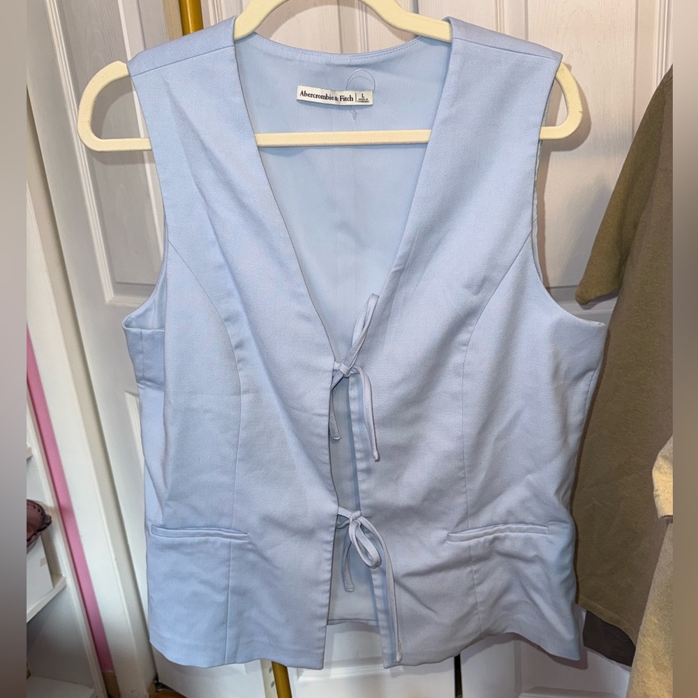 Abercrombie and Fitch Women’s Tie-Front Tailored Vest in Light Blue Size L NWOT - Picture 2 of 6